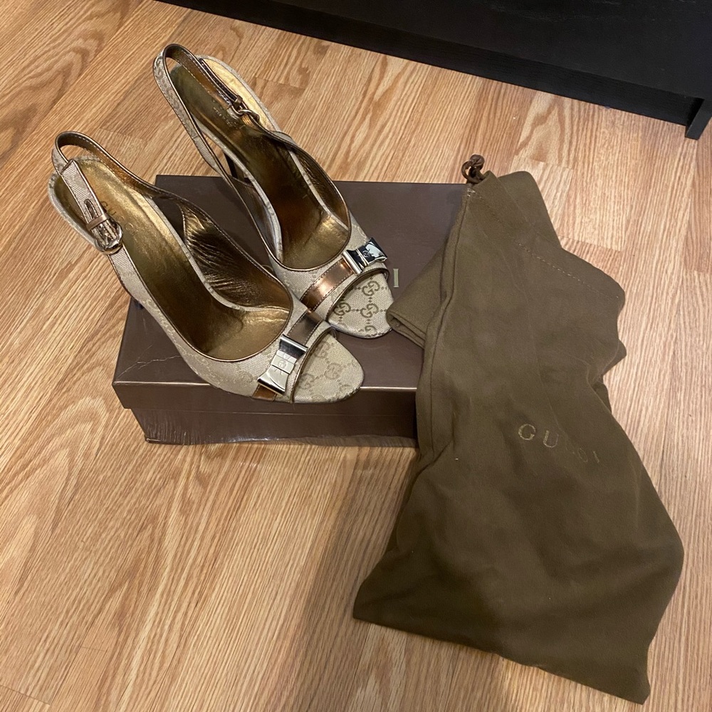 Gucci high heels shoes gold leather. Sold